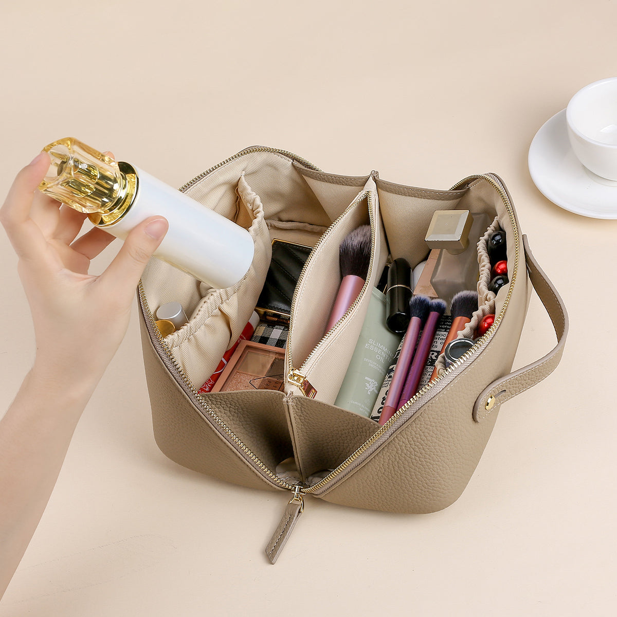 Genuine Leather Makeup Bag – Travel Cosmetic Organizer